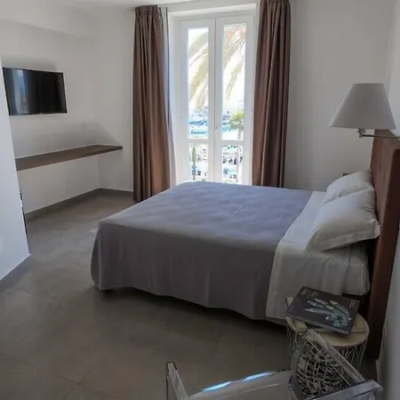 Pensión Liberty Palace 4*